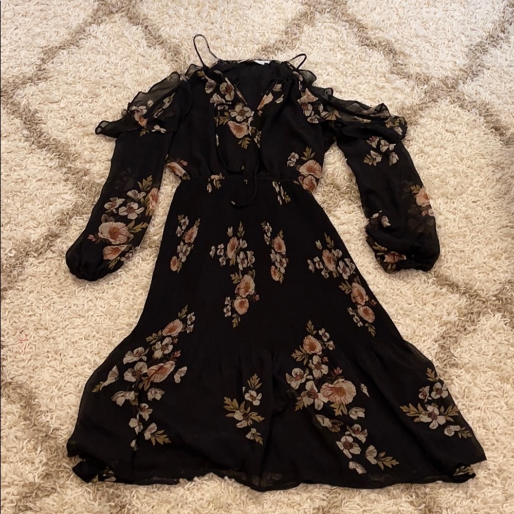 Astr the Label floral shoulder cutout midi dress